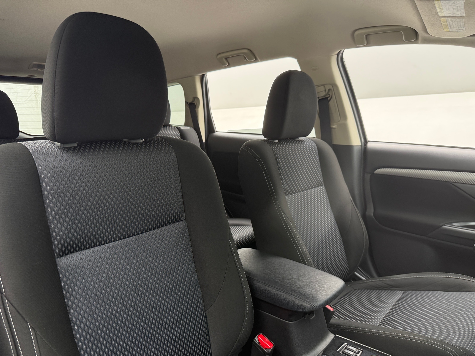 Thumbnail: 2018 Mitsubishi Outlander - 2