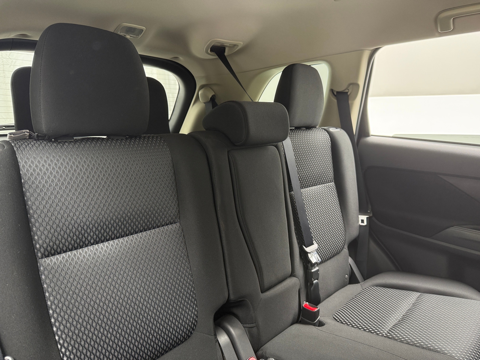 Thumbnail: 2018 Mitsubishi Outlander - 6