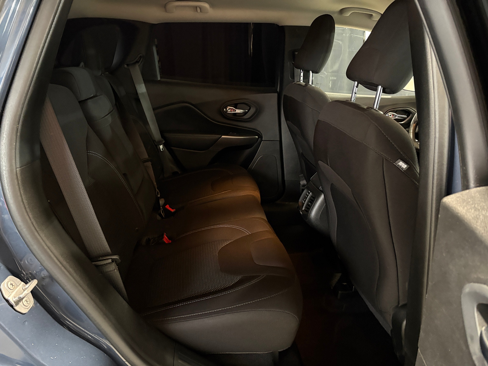 Thumbnail: 2019 Jeep Cherokee - 6