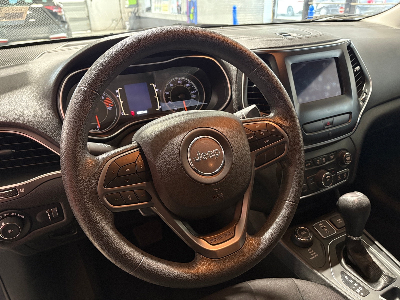 Thumbnail: 2019 Jeep Cherokee - 5