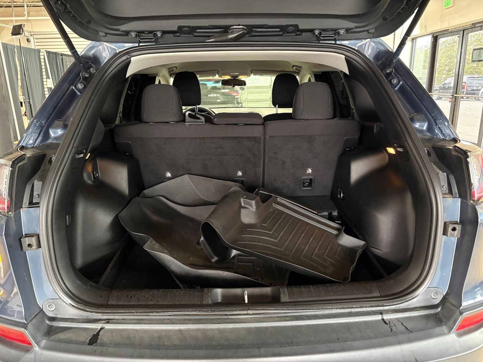 Thumbnail: 2019 Jeep Cherokee - 7