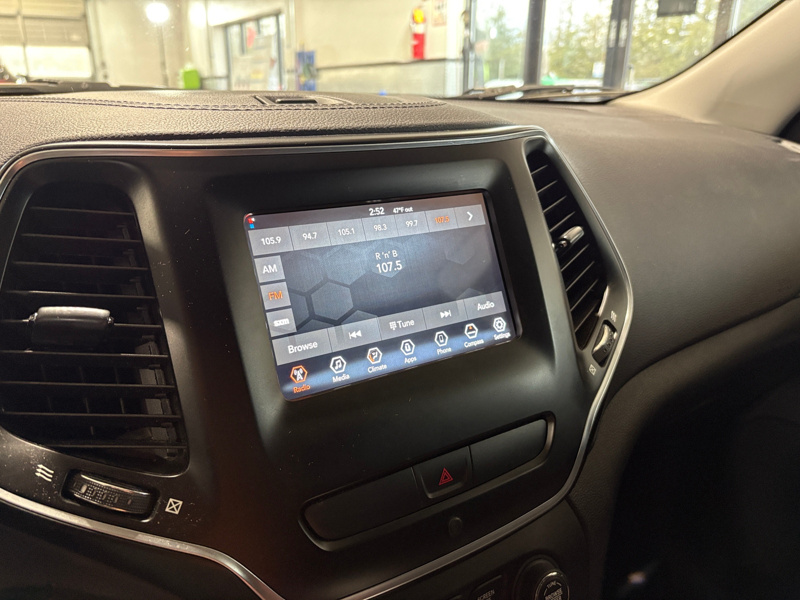 Thumbnail: 2019 Jeep Cherokee - 4