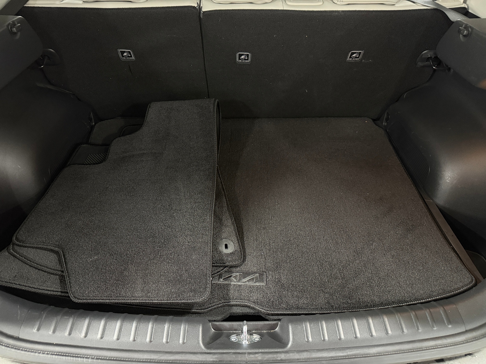 Thumbnail: 2023 Kia Niro - 6