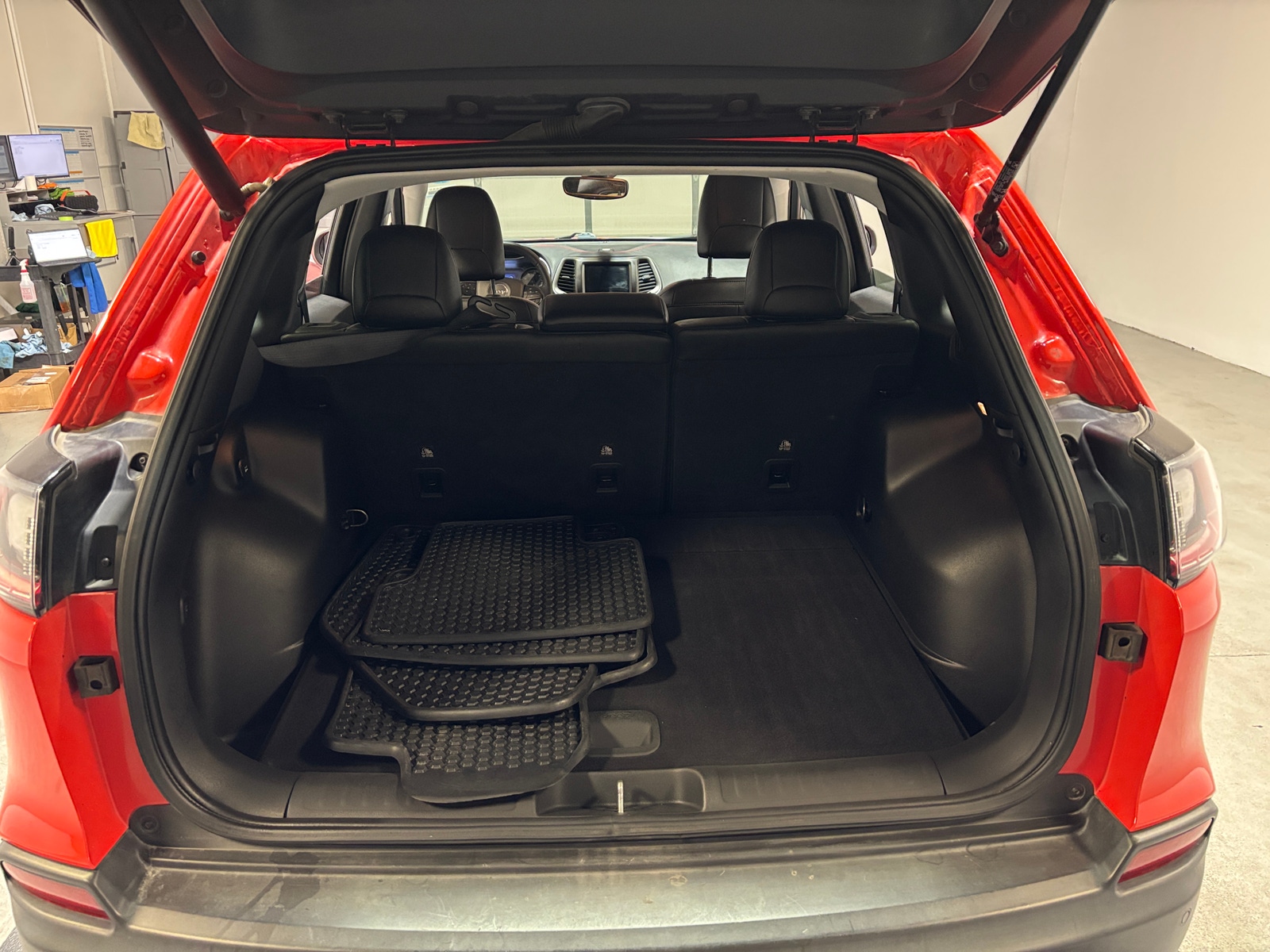 Thumbnail: 2021 Jeep Cherokee - 7