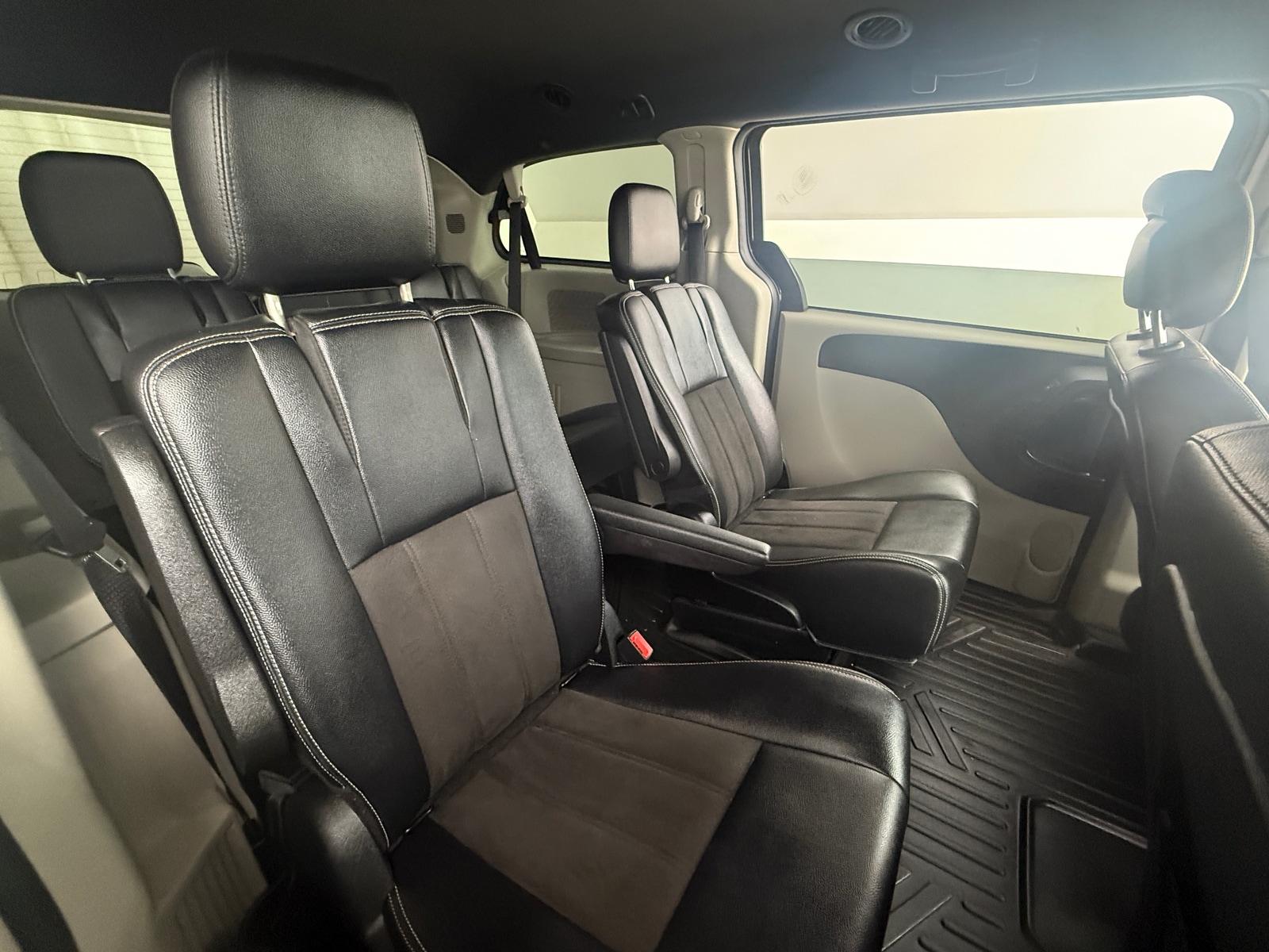 Thumbnail: 2020 Dodge Grand Caravan - 5