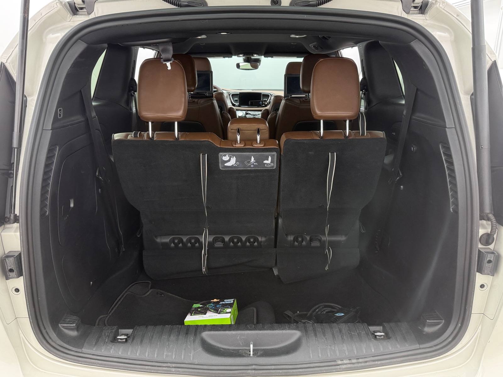 Thumbnail: 2021 Chrysler Pacifica - 6