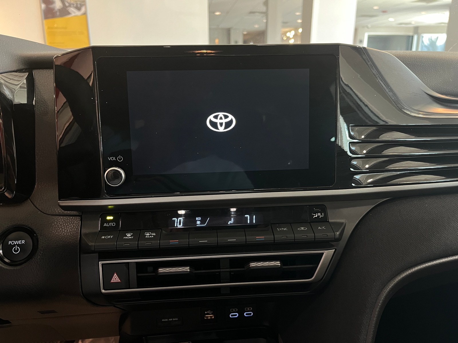 Thumbnail: 2025 Toyota Camry - 4