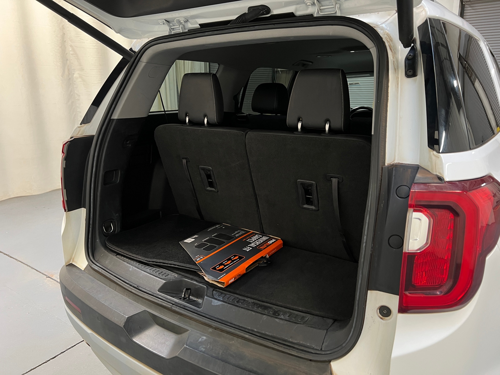 Thumbnail: 2023 GMC Acadia - 6