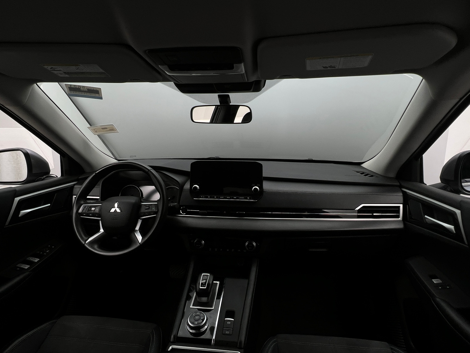 Thumbnail: 2024 Mitsubishi Outlander - 2