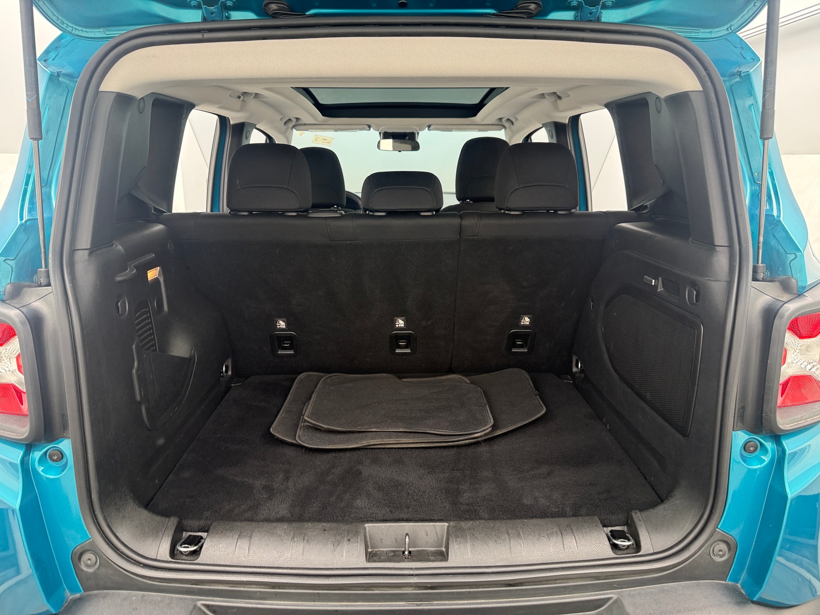 Thumbnail: 2021 Jeep Renegade - 7