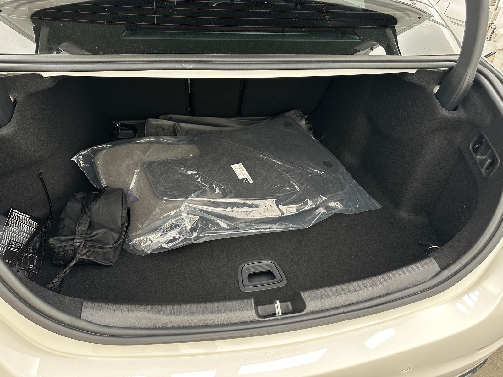 Thumbnail: 2025 Mercedes-Benz C-Class - 6