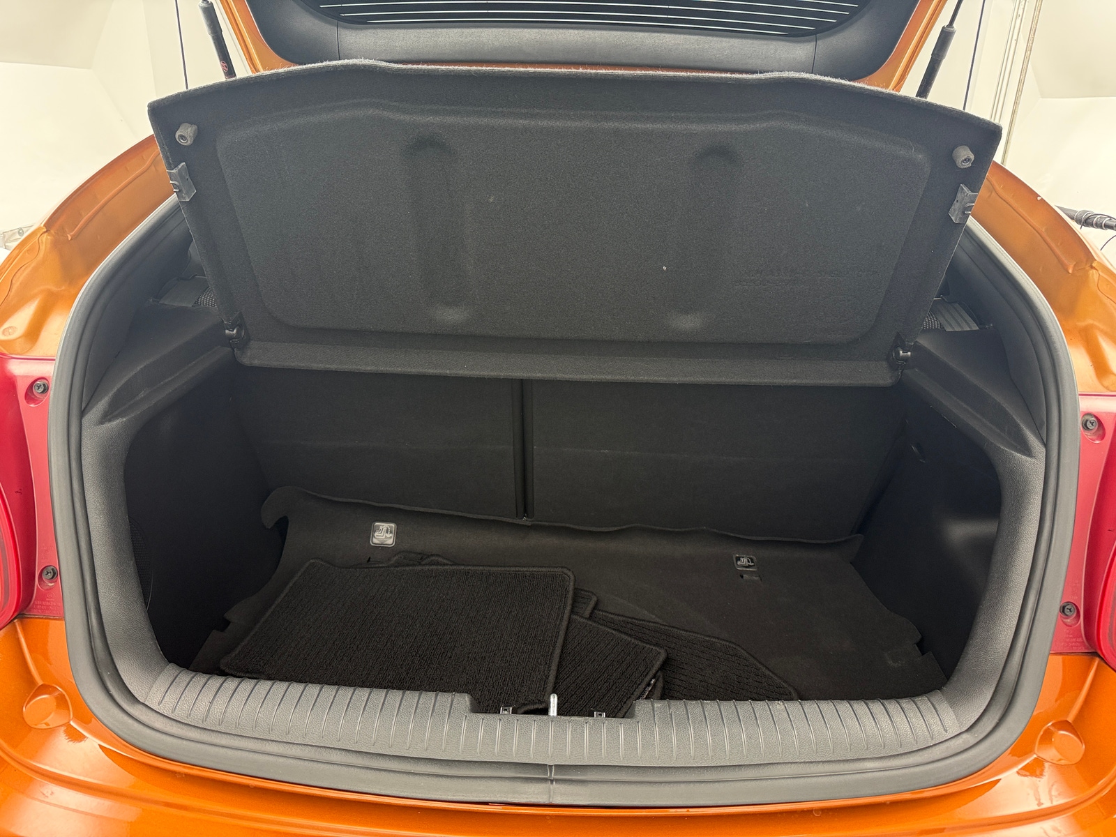 Thumbnail: 2012 Hyundai Veloster - 7