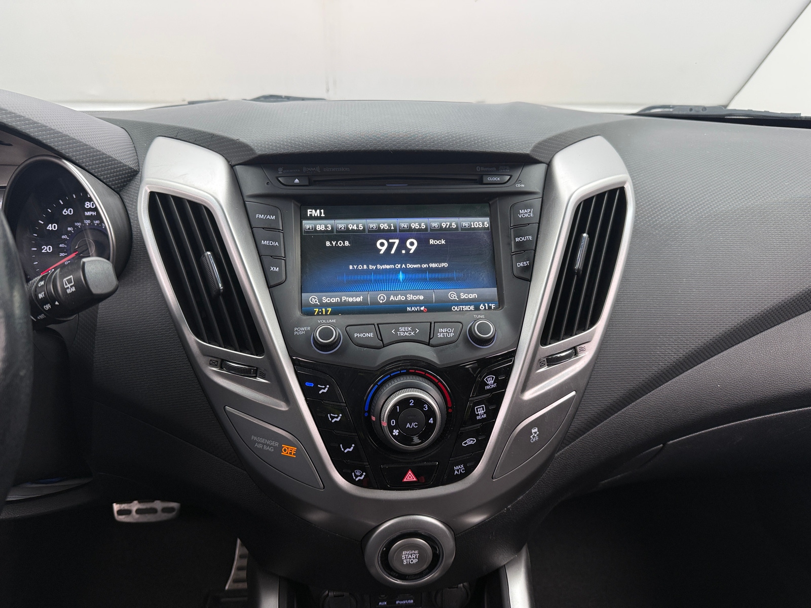 Thumbnail: 2012 Hyundai Veloster - 4