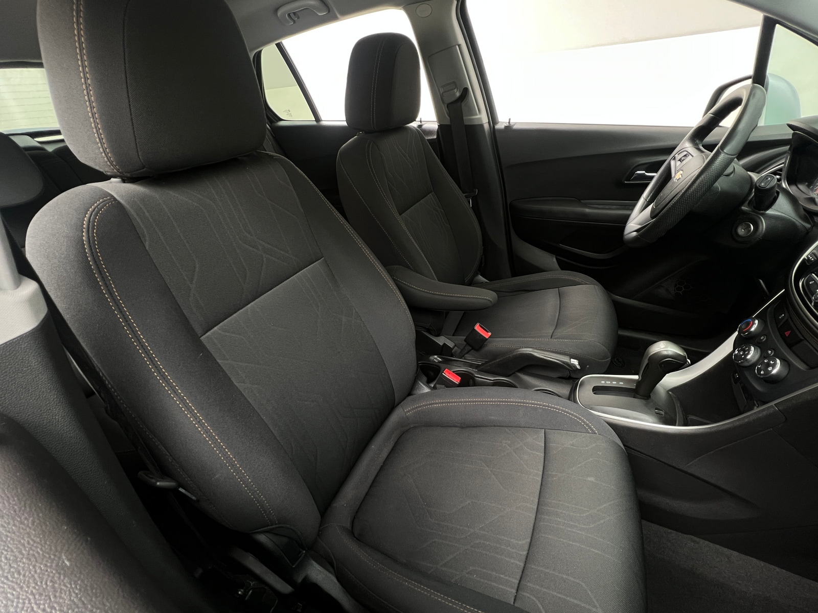 Thumbnail: 2017 Chevrolet Trax - 2