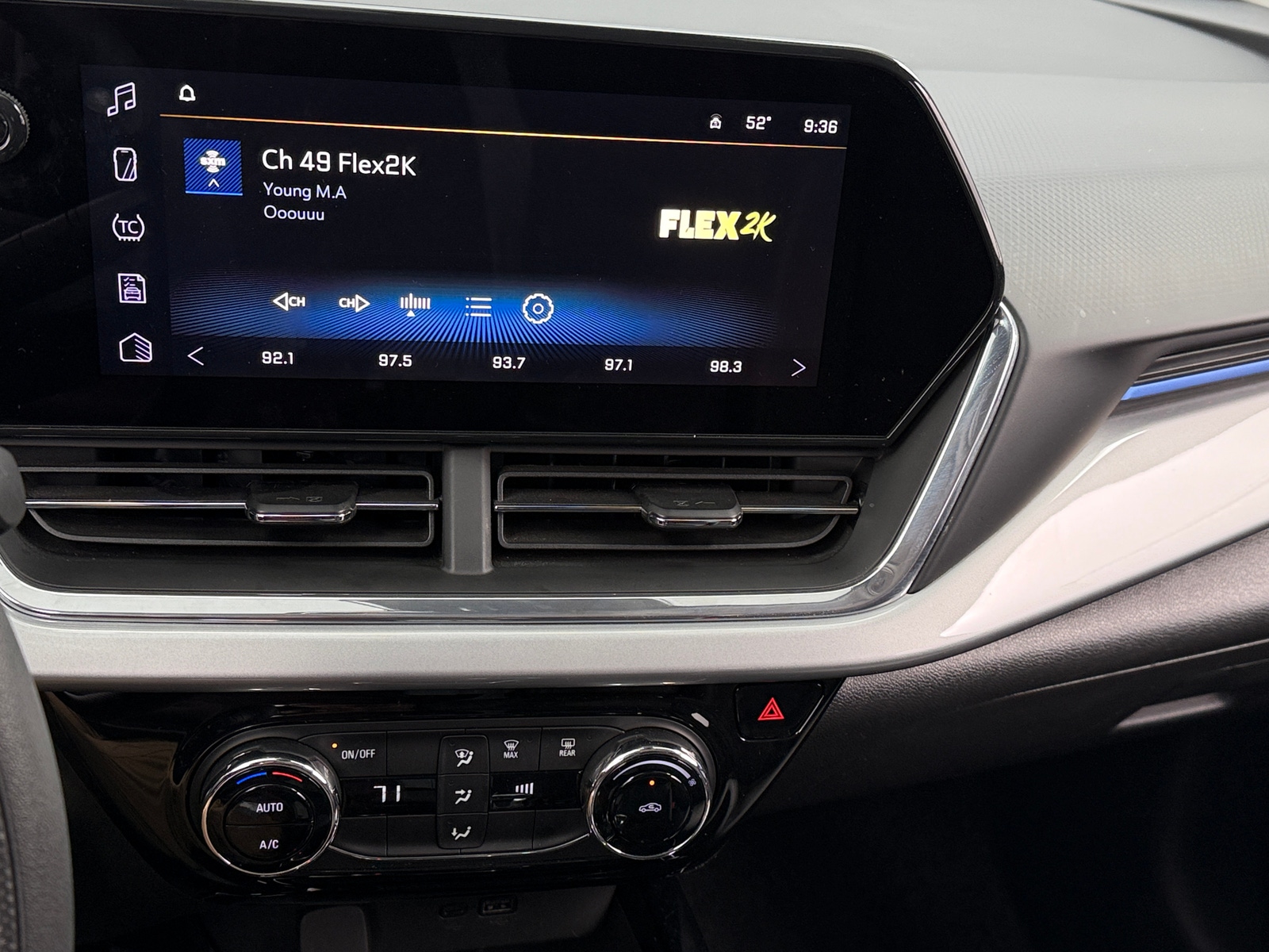 Thumbnail: 2025 Chevrolet Trax - 4