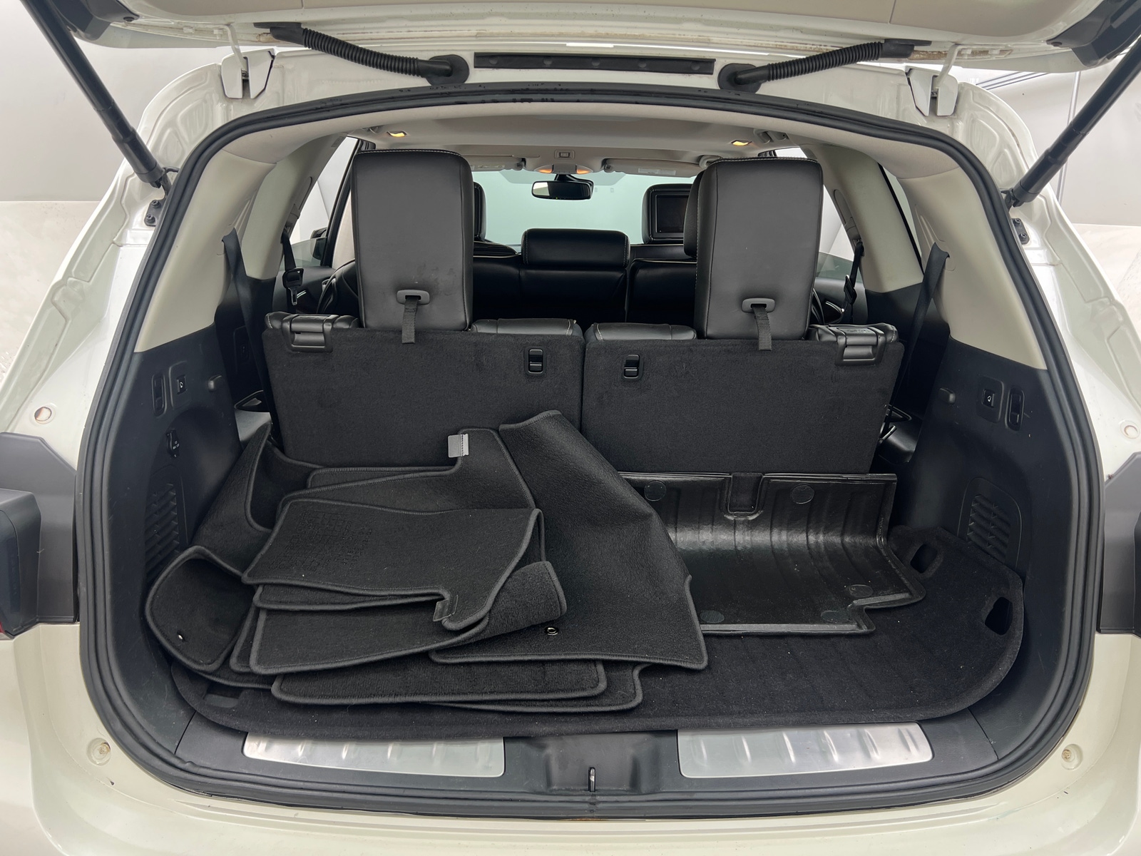 Thumbnail: 2017 INFINITI QX60 - 6