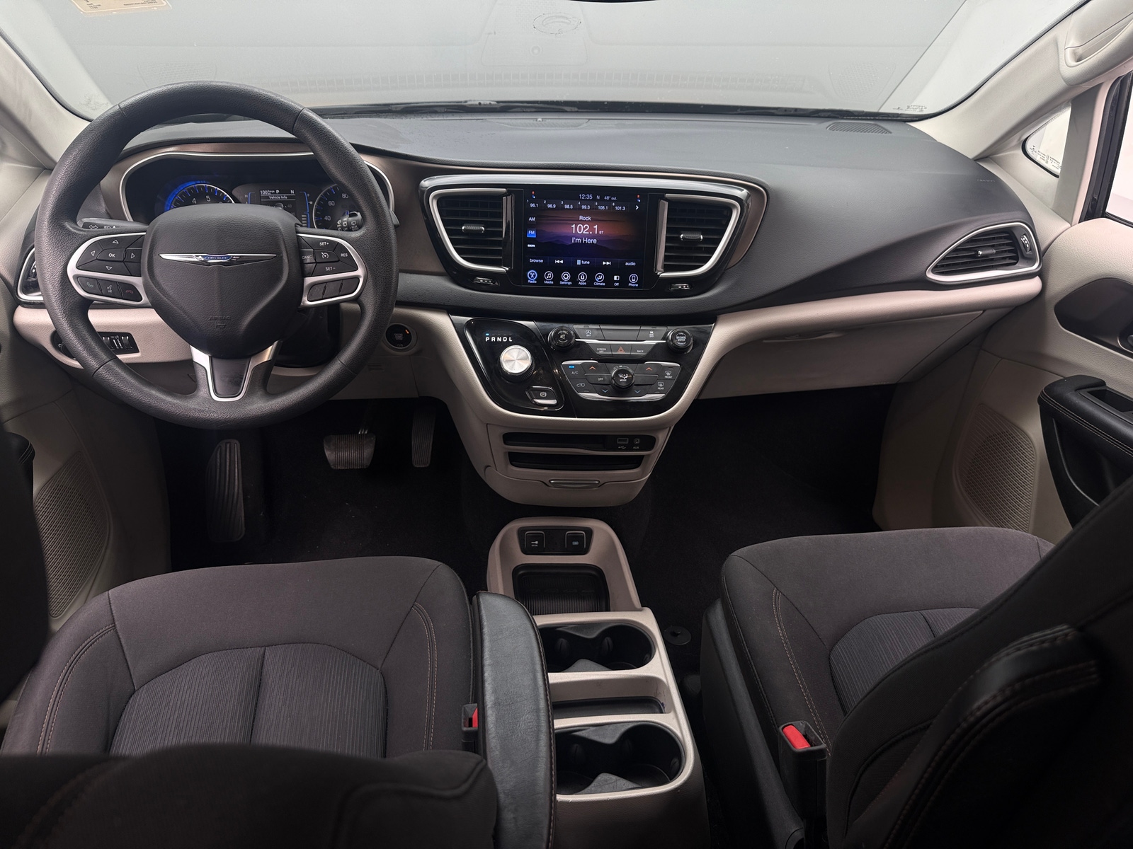 Thumbnail: 2017 Chrysler Pacifica - 3