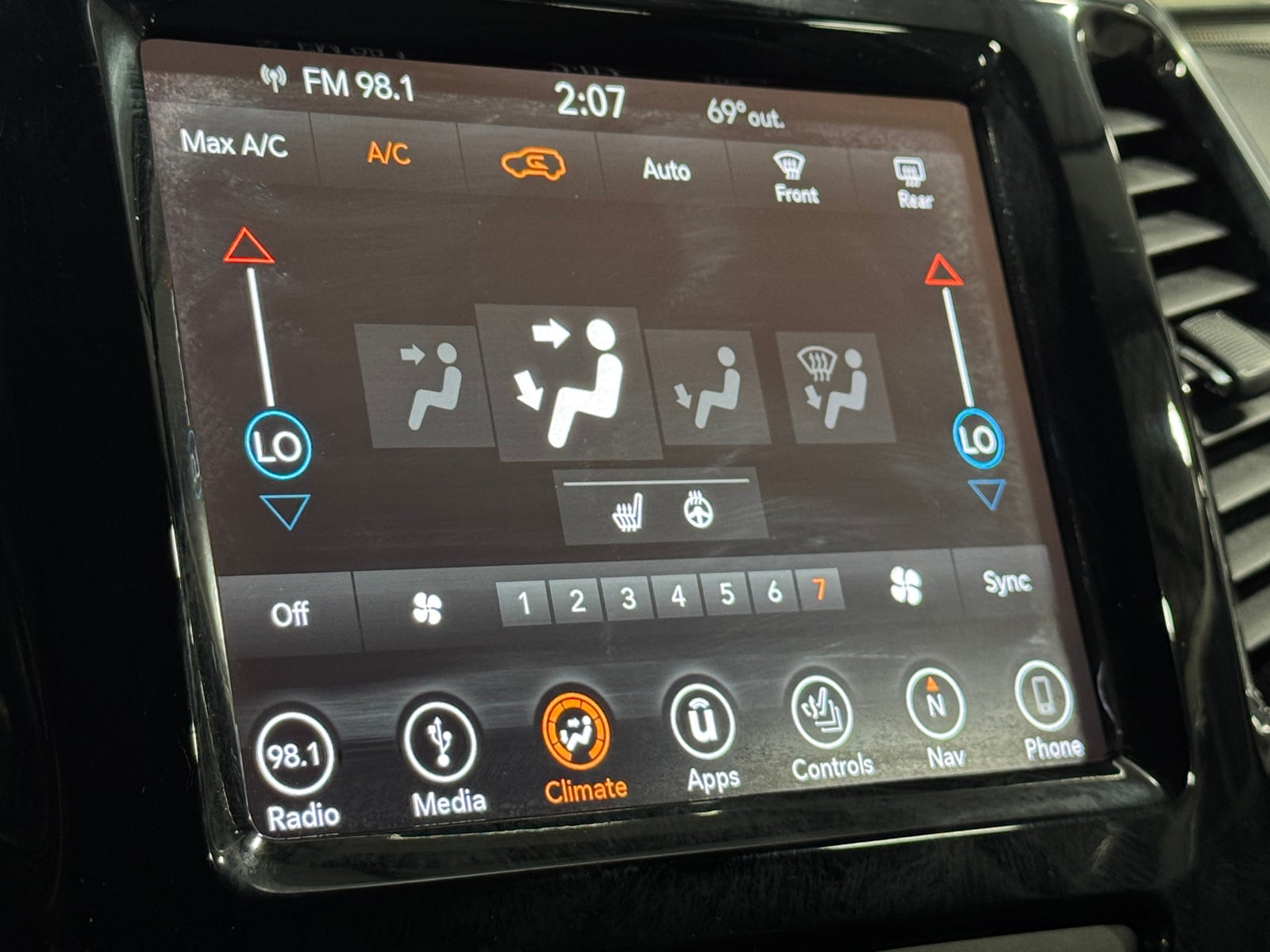 Thumbnail: 2019 Jeep Cherokee - 3