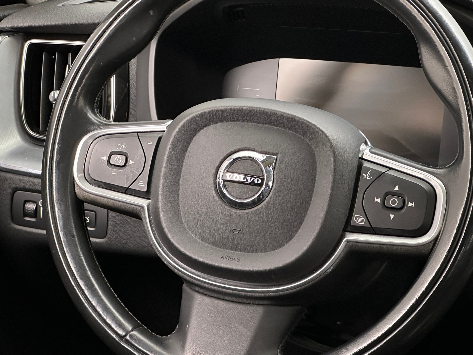 Thumbnail: 2018 Volvo XC60 - 4