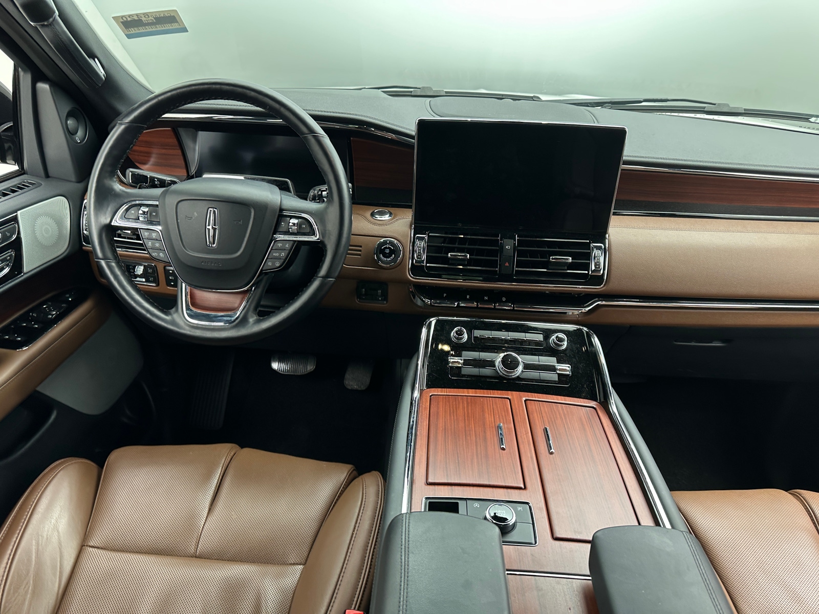 Thumbnail: 2022 Lincoln Navigator L - 4