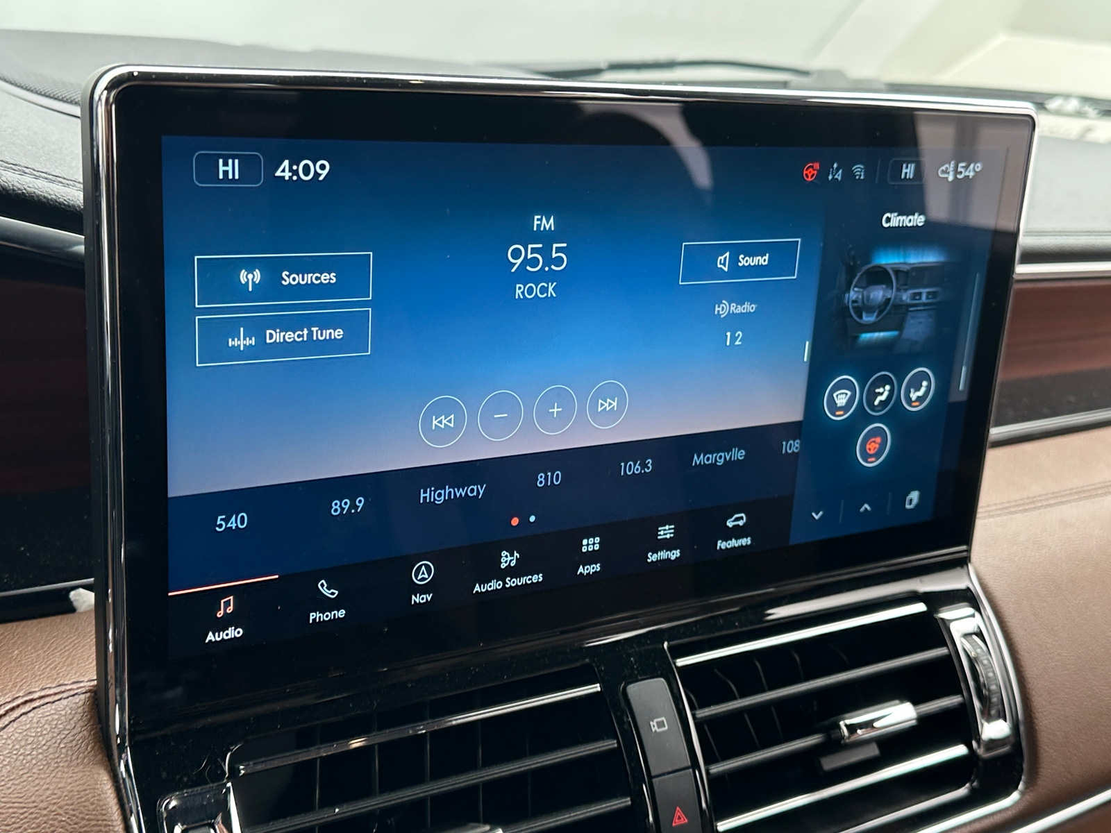 Thumbnail: 2022 Lincoln Navigator L - 3