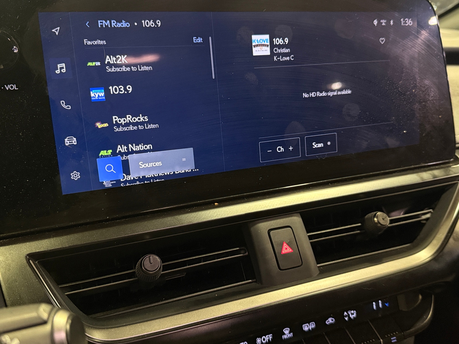 Thumbnail: 2023 Lexus UX - 3