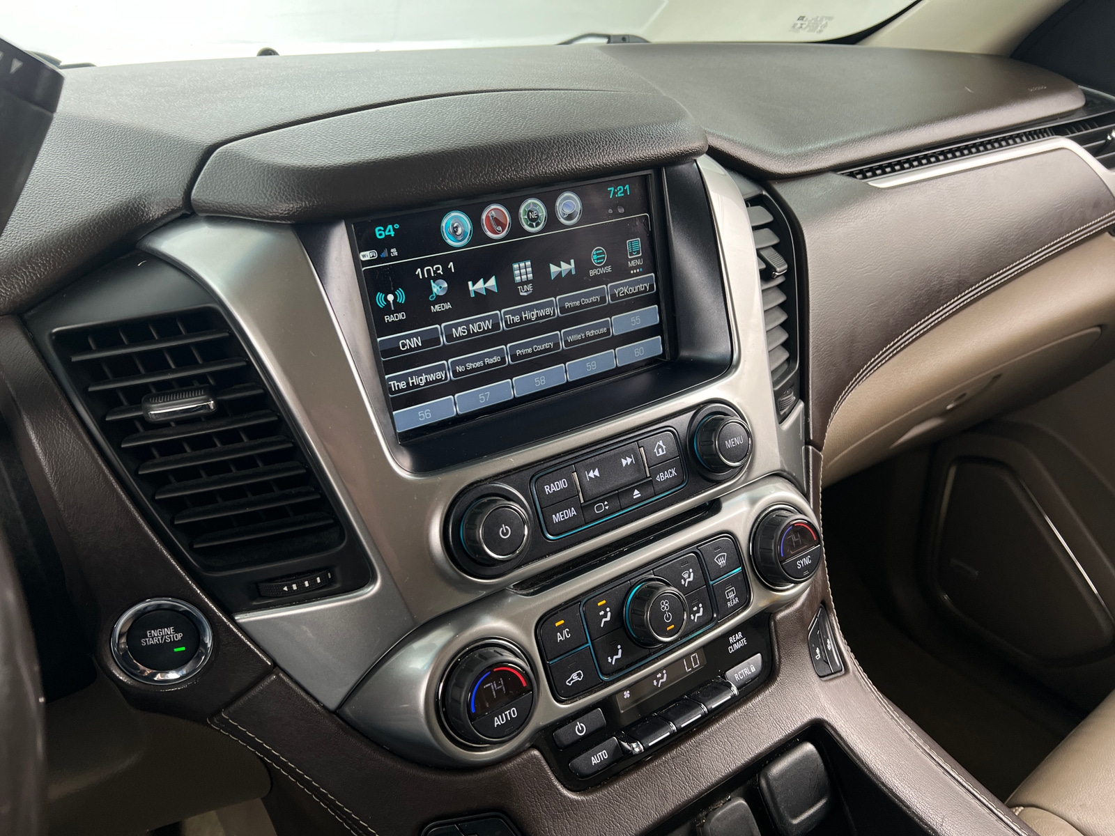 Thumbnail: 2019 Chevrolet Tahoe - 3