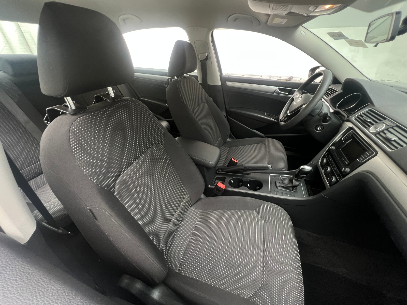 Thumbnail: 2016 Volkswagen Passat - 2