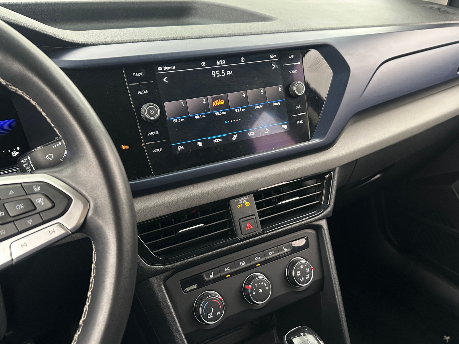 Thumbnail: 2022 Volkswagen Taos - 3