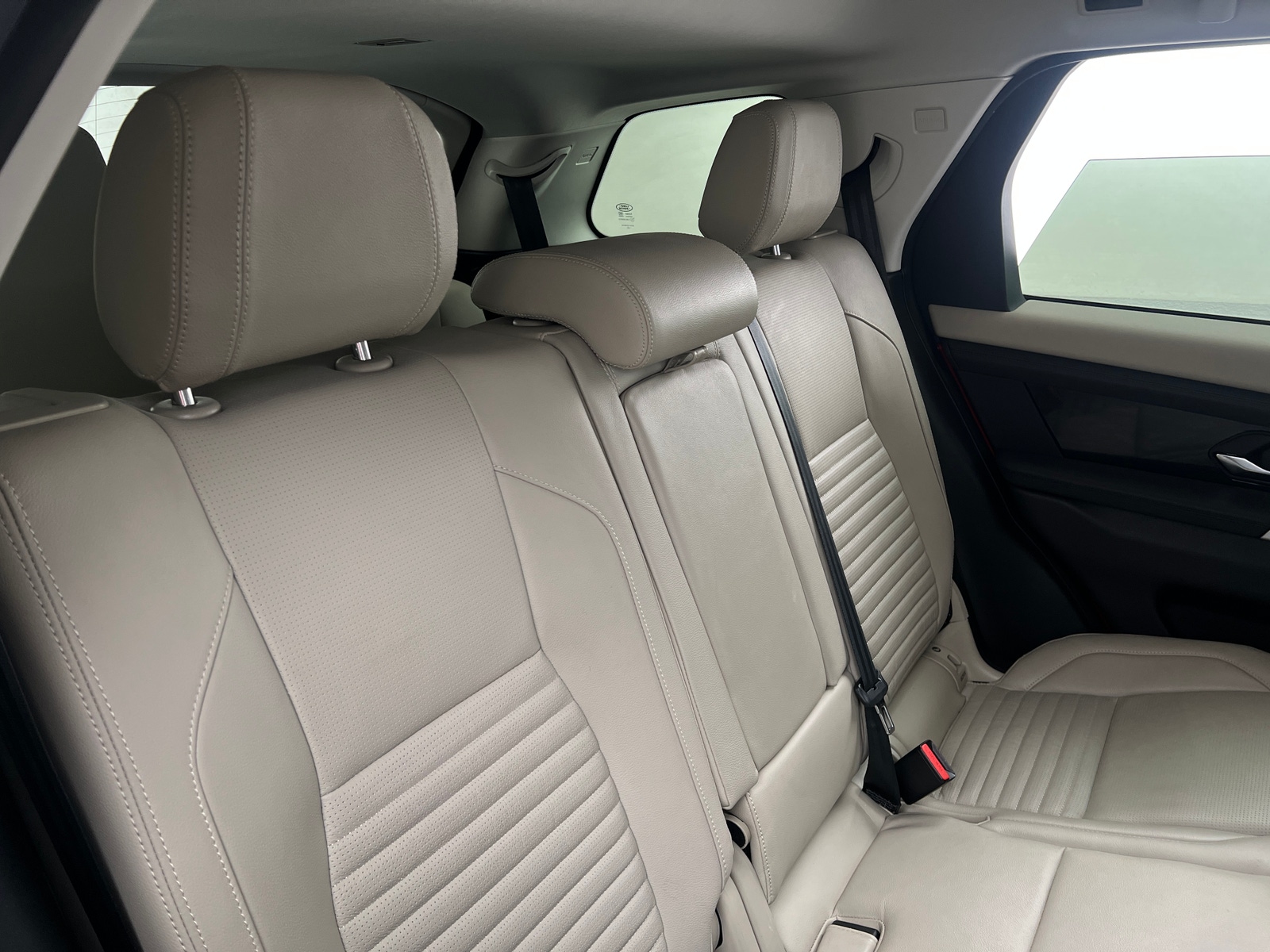 Thumbnail: 2022 Land Rover Discovery Sport - 5