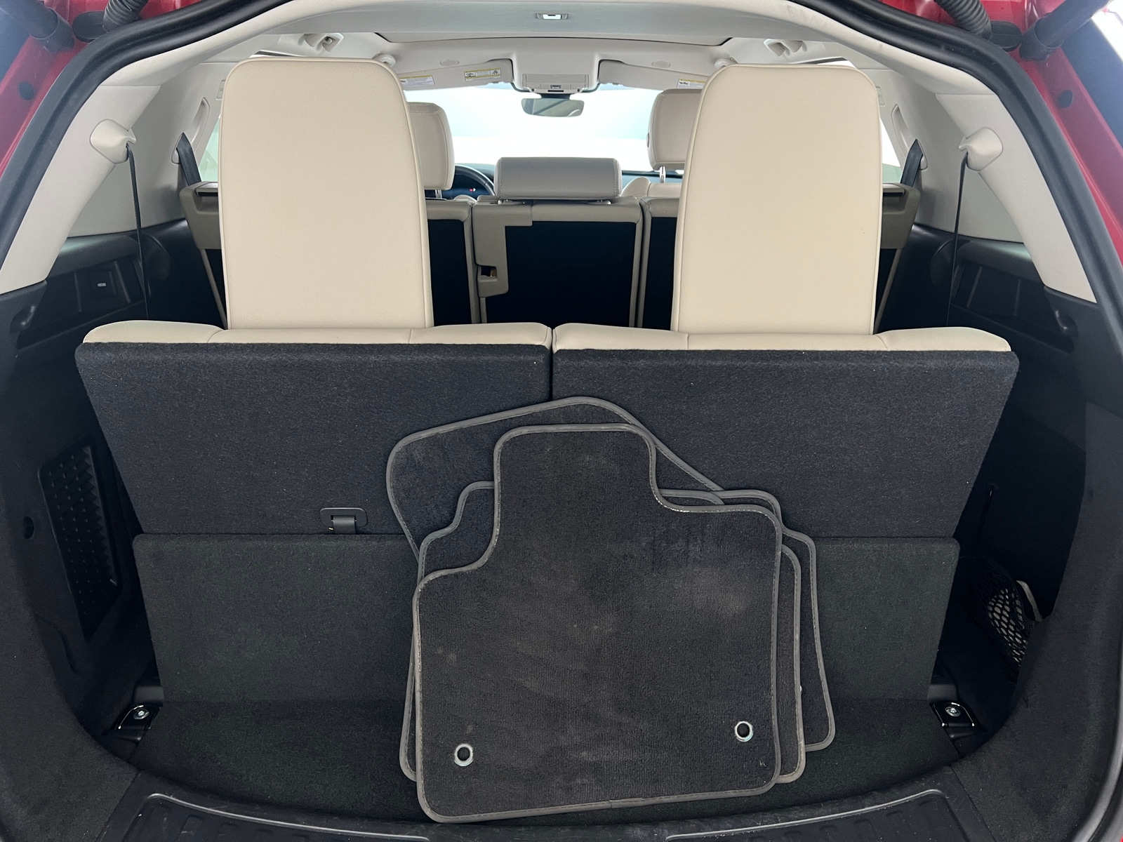 Thumbnail: 2022 Land Rover Discovery Sport - 6