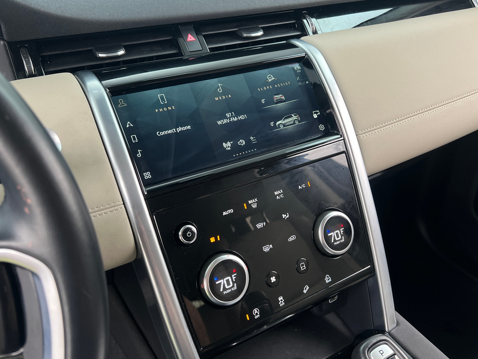 Thumbnail: 2022 Land Rover Discovery Sport - 3