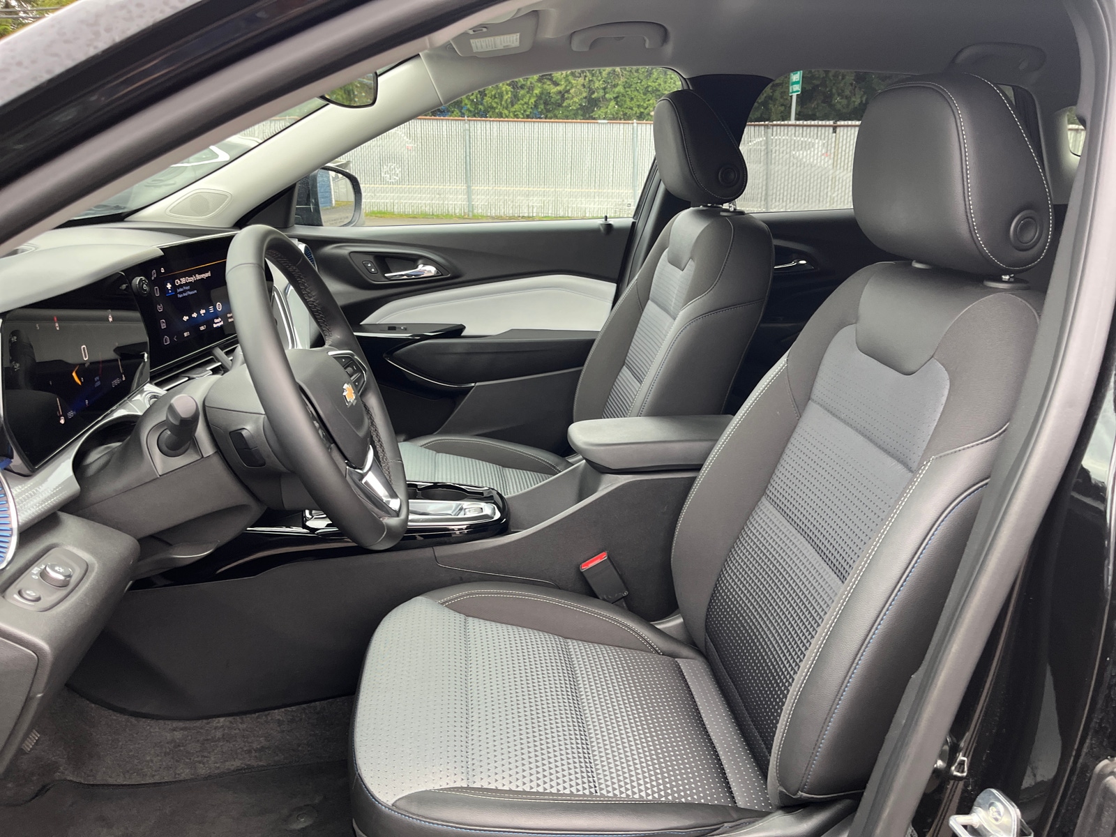 Thumbnail: 2025 Chevrolet Trax - 2