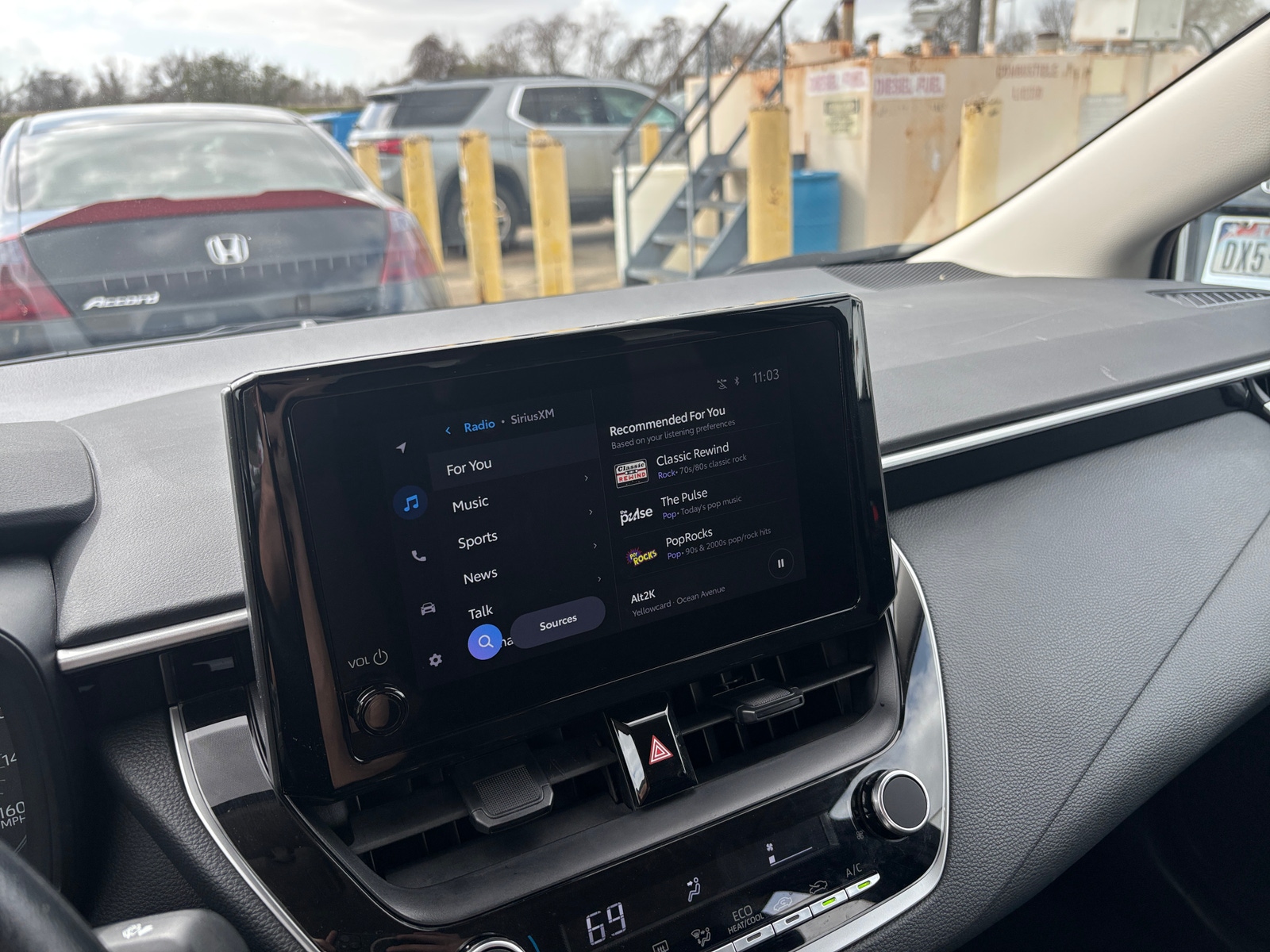 Thumbnail: 2025 Toyota Corolla - 4