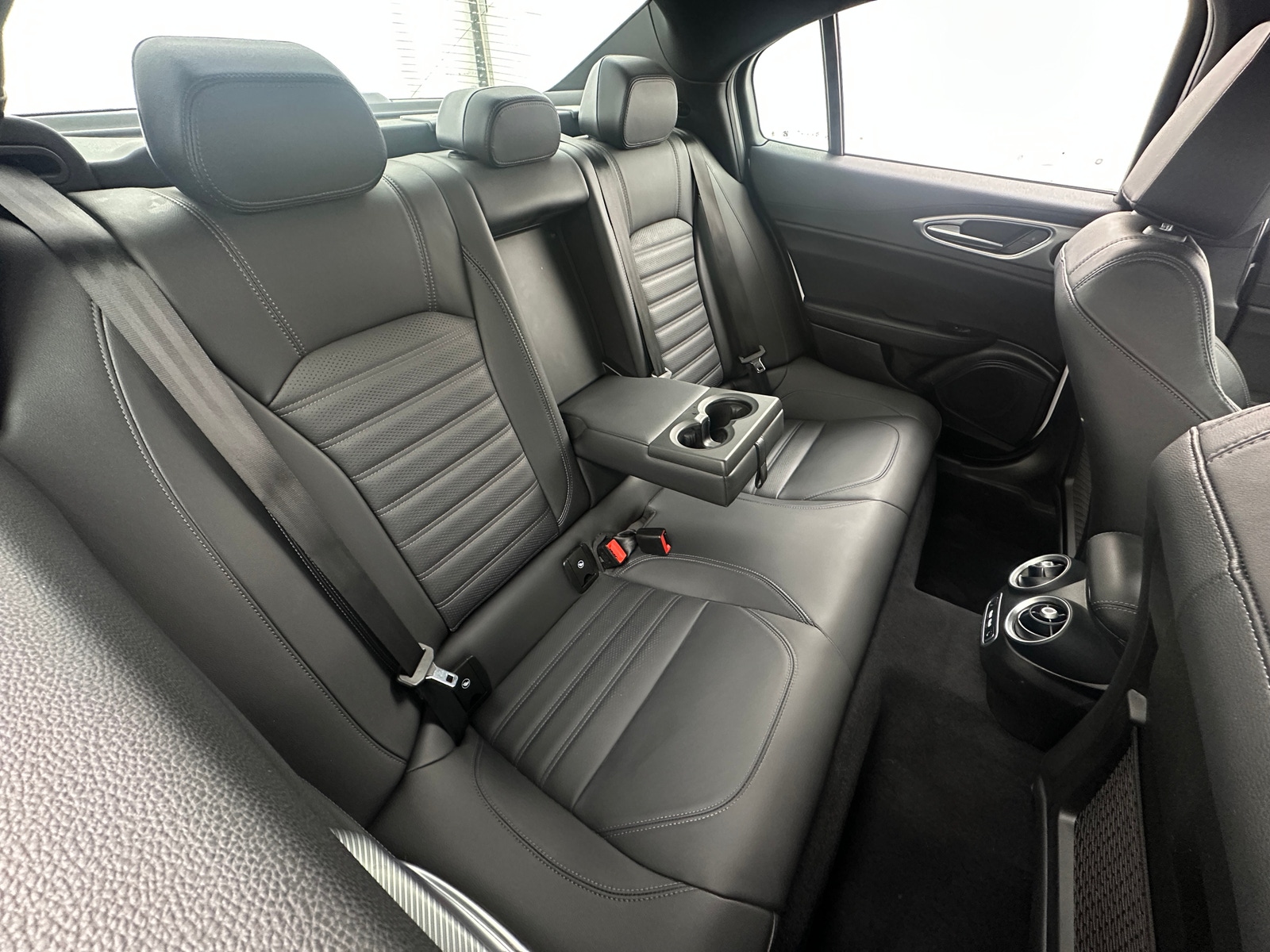 Thumbnail: 2024 Alfa Romeo Giulia - 5