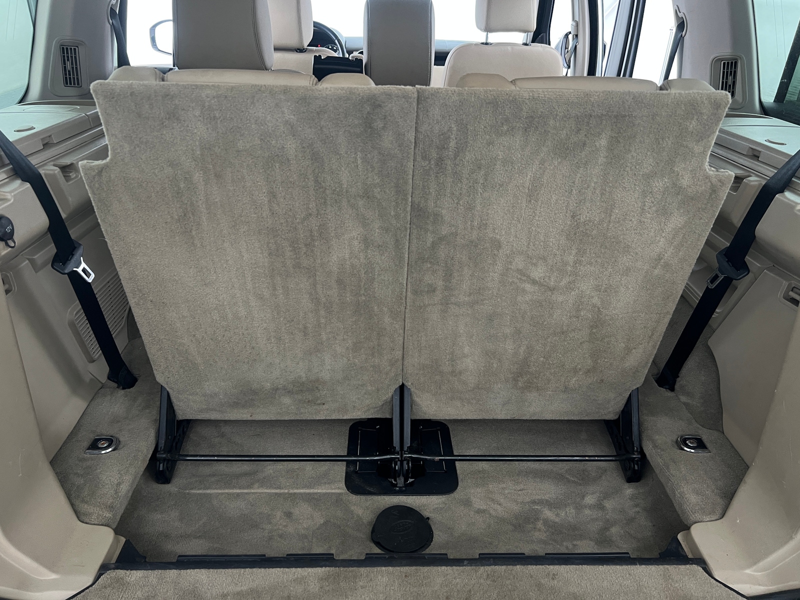 Thumbnail: 2015 Land Rover LR4 - 6