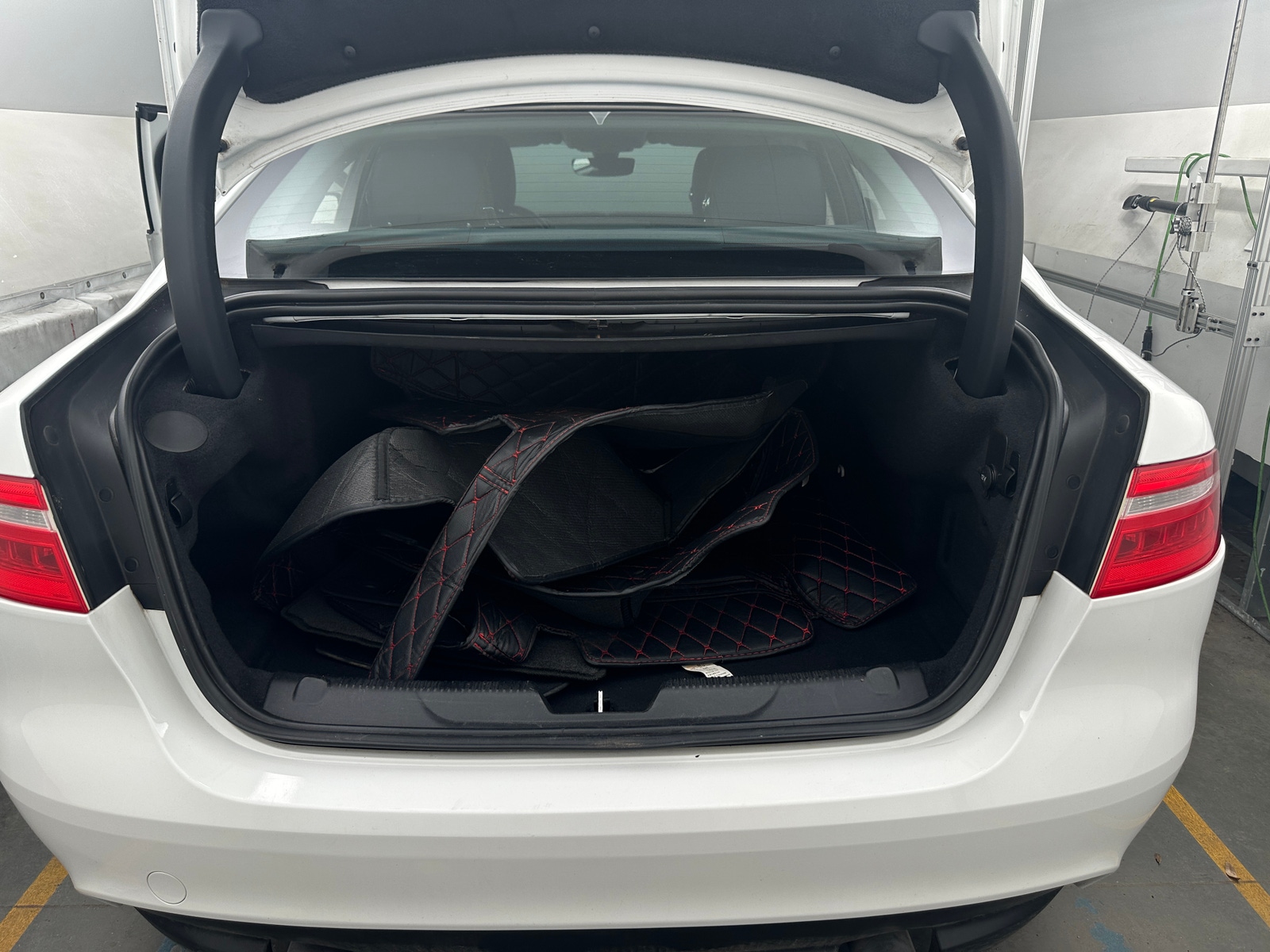 Thumbnail: 2019 Jaguar XE - 6