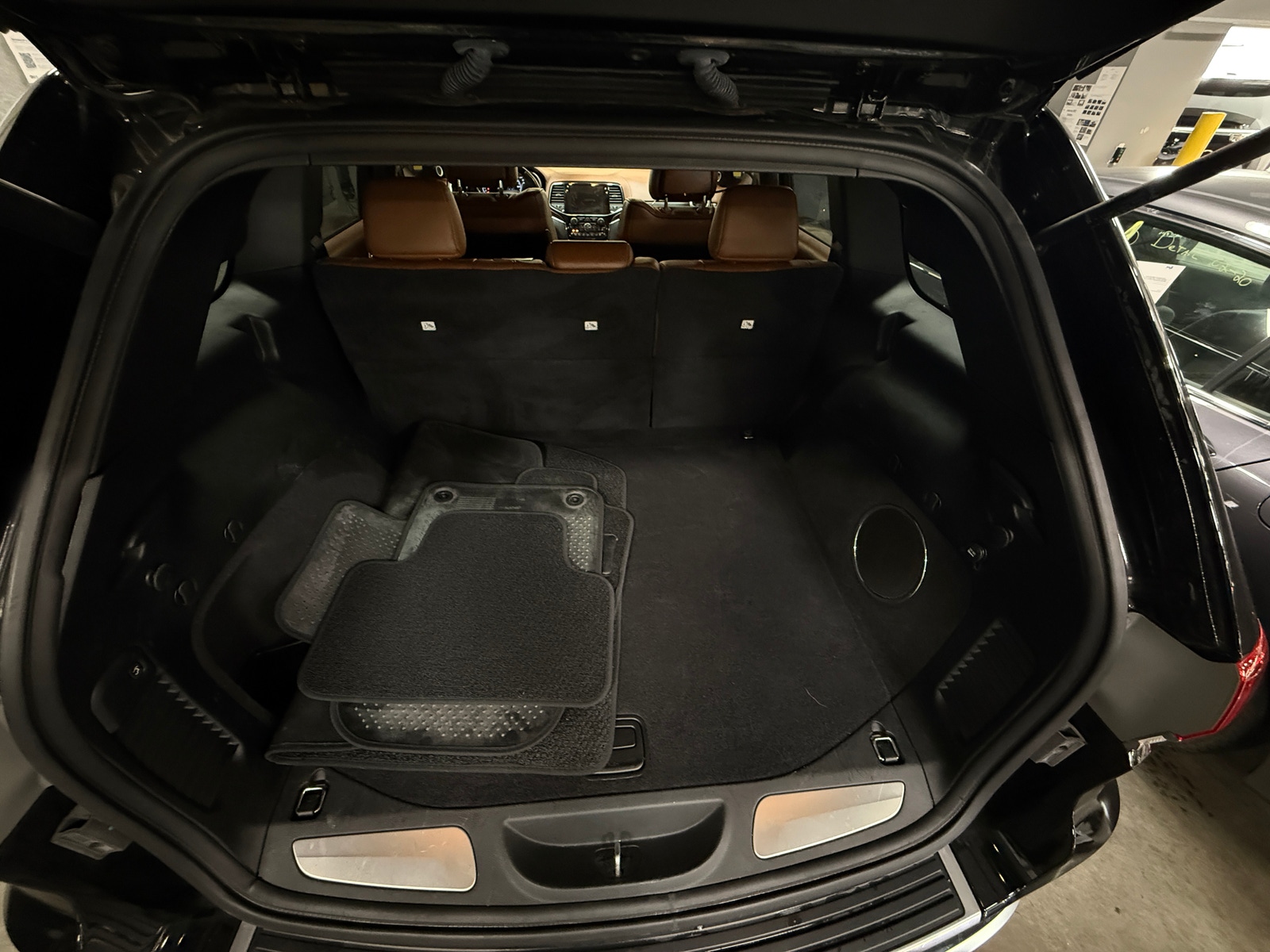 Thumbnail: 2020 Jeep Grand Cherokee - 6