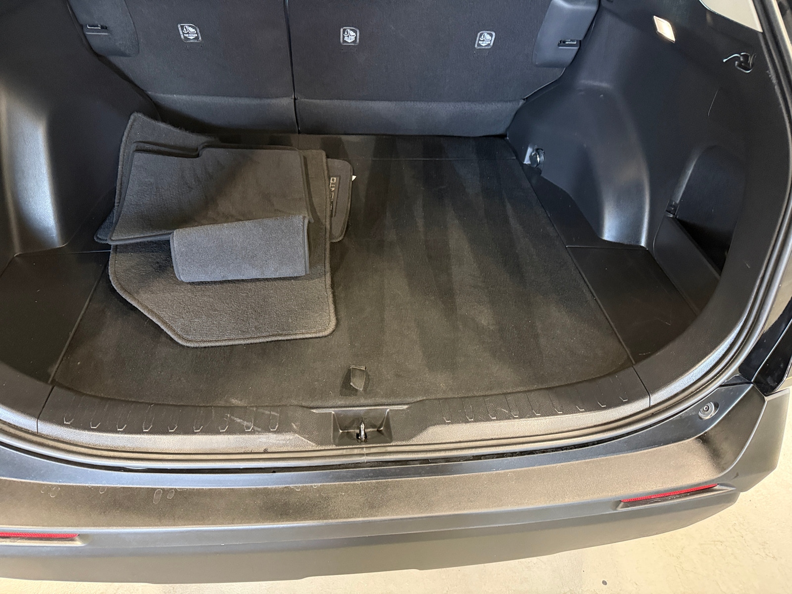 Thumbnail: 2025 Toyota RAV4 - 7