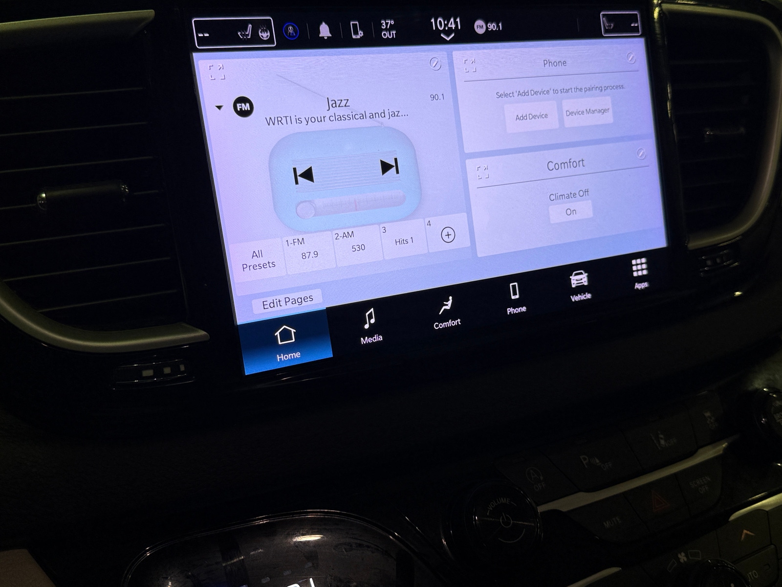 Thumbnail: 2023 Chrysler Pacifica - 3