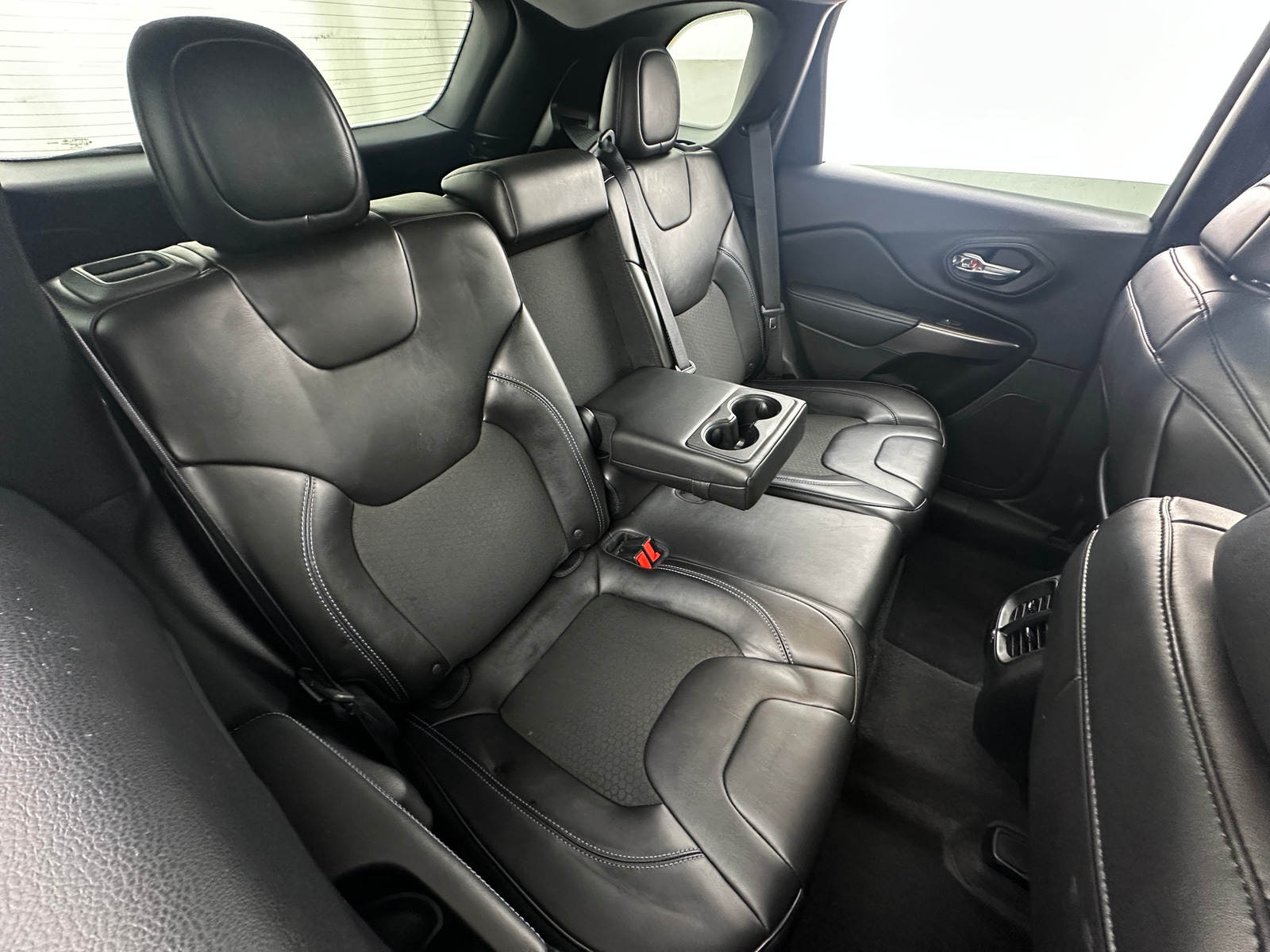 Thumbnail: 2019 Jeep Cherokee - 6