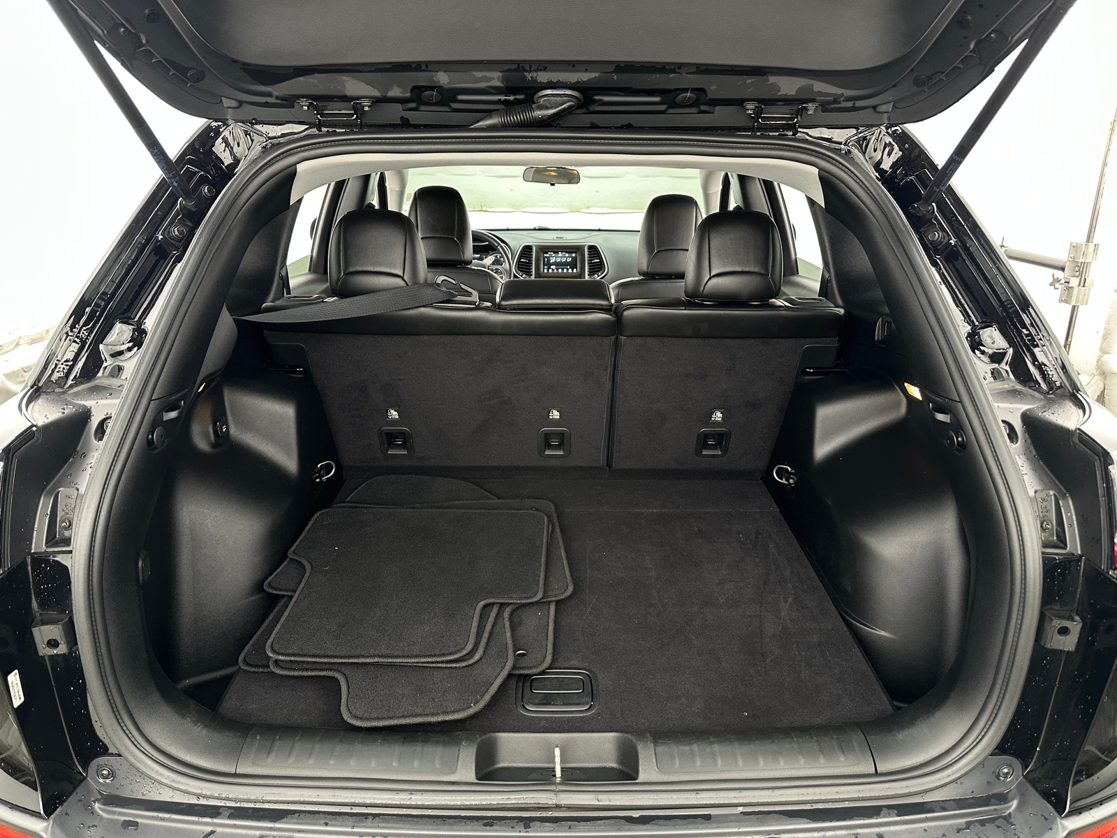 Thumbnail: 2019 Jeep Cherokee - 7