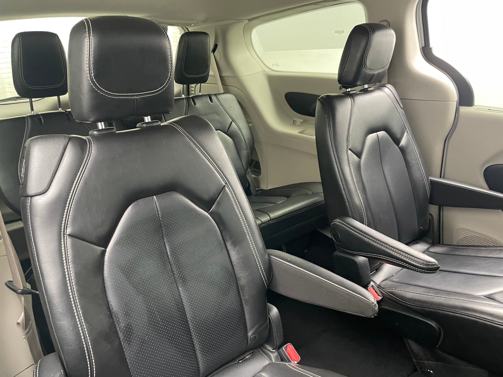 Thumbnail: 2023 Chrysler Pacifica - 5