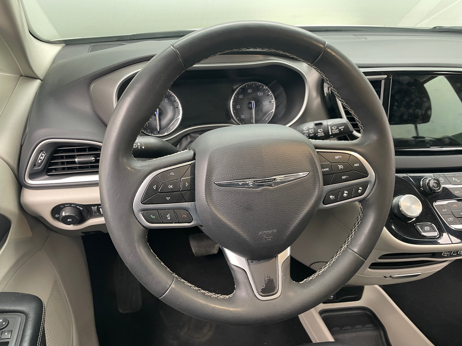 Thumbnail: 2023 Chrysler Pacifica - 4