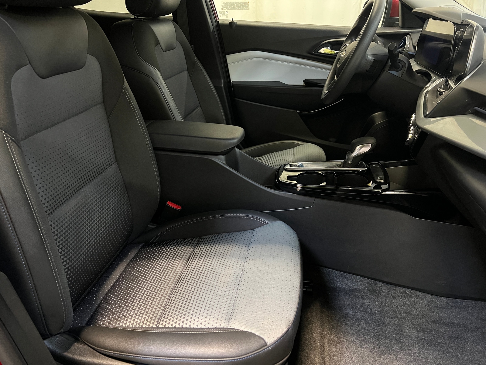 Thumbnail: 2025 Chevrolet Trax - 2