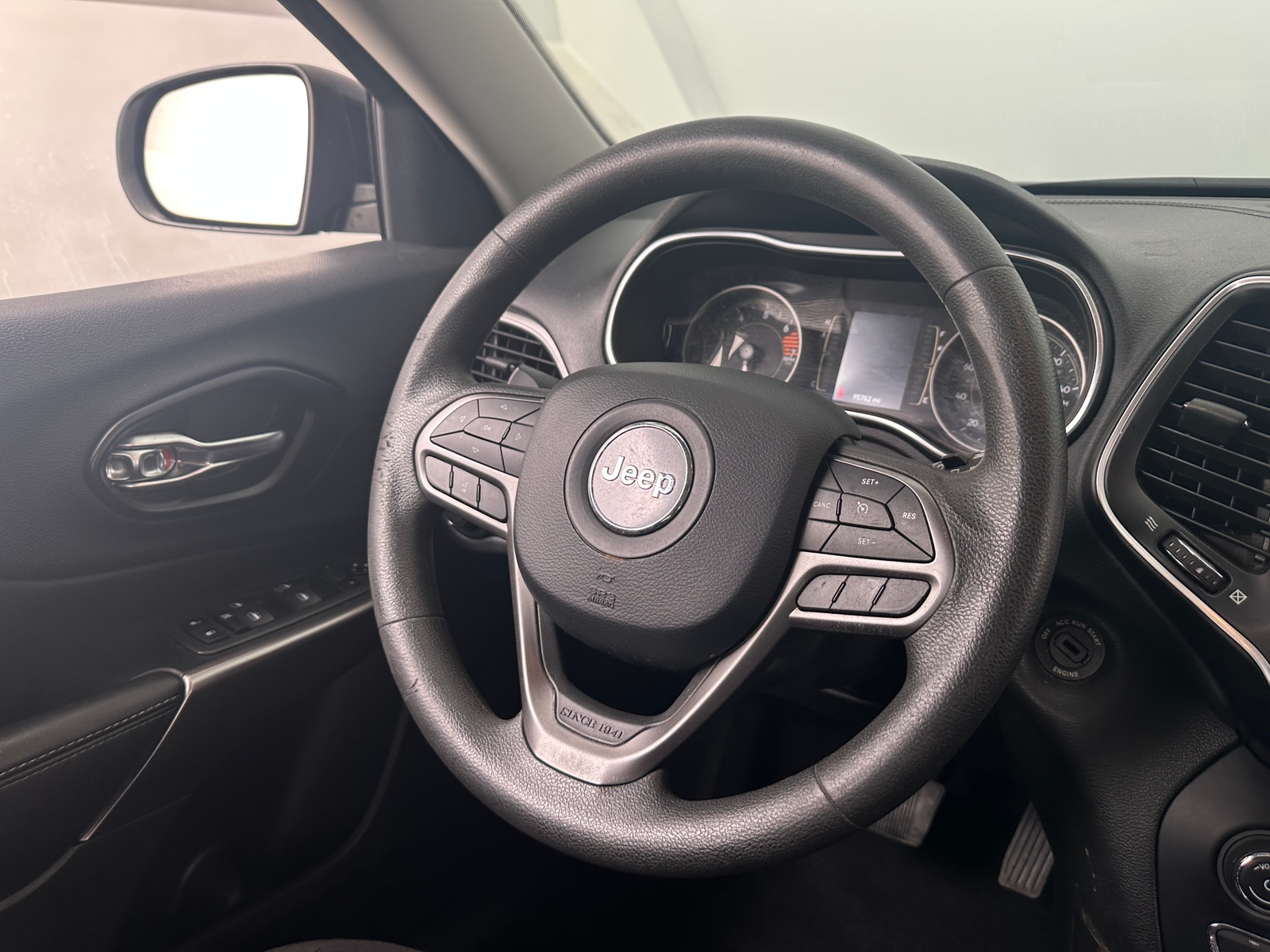 Thumbnail: 2020 Jeep Cherokee - 5