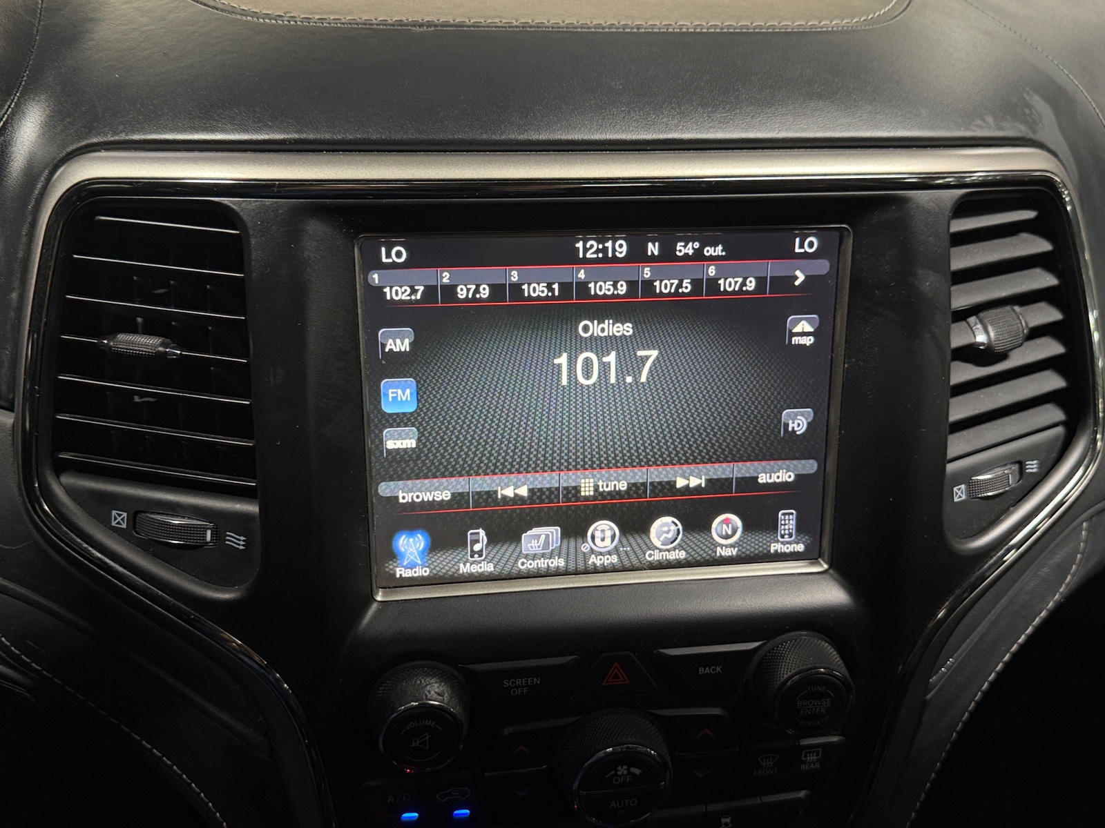 Thumbnail: 2017 Jeep Grand Cherokee - 3