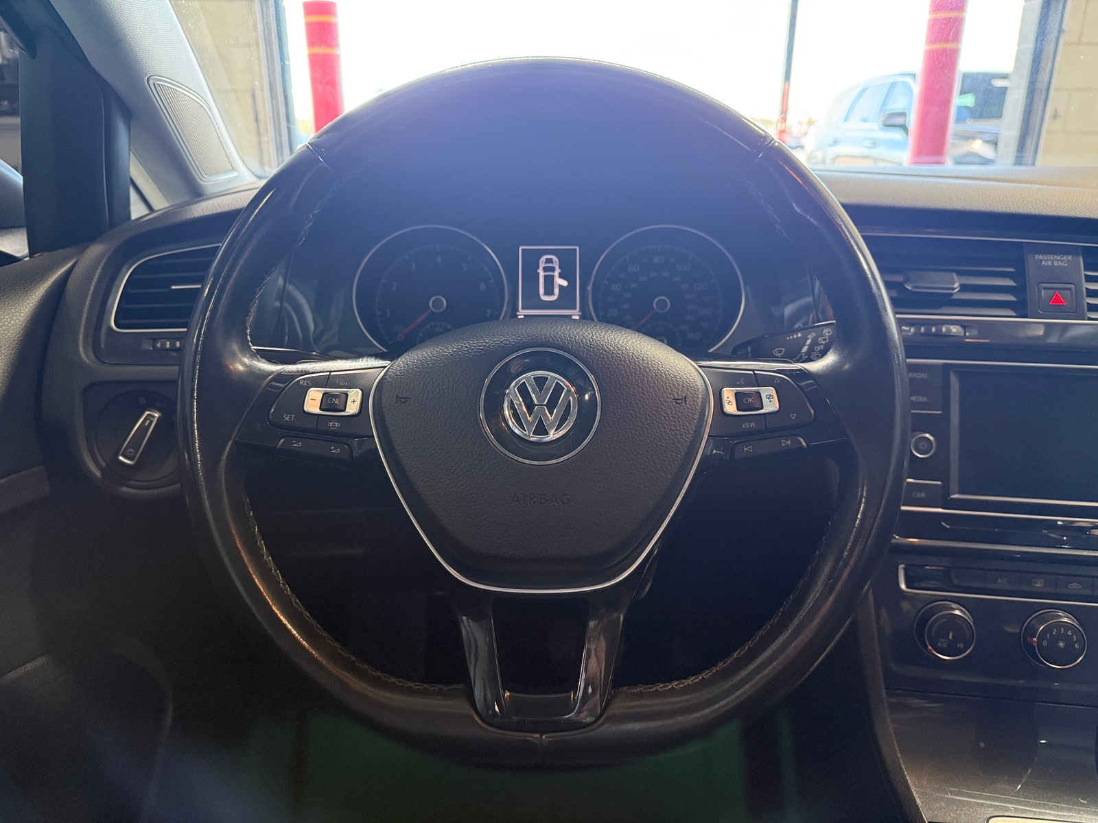 Thumbnail: 2019 Volkswagen e-Golf - 5