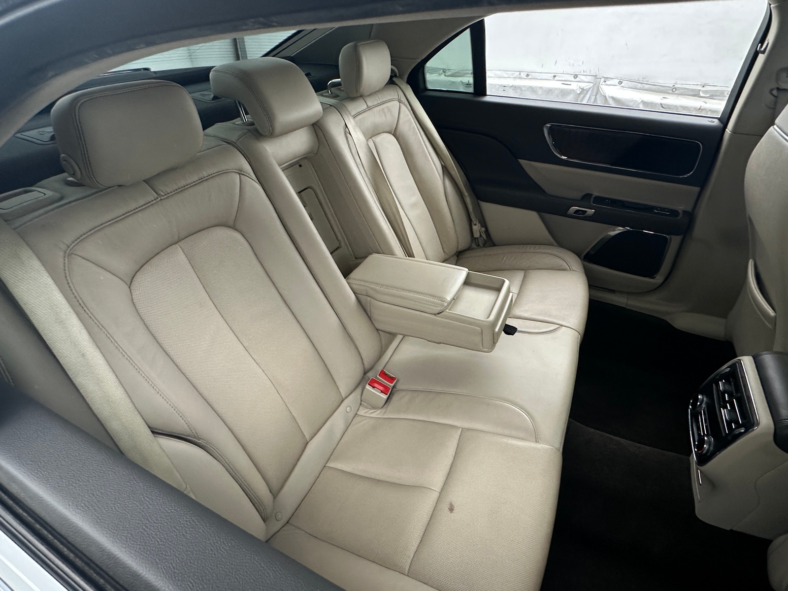 Thumbnail: 2017 Lincoln Continental - 5