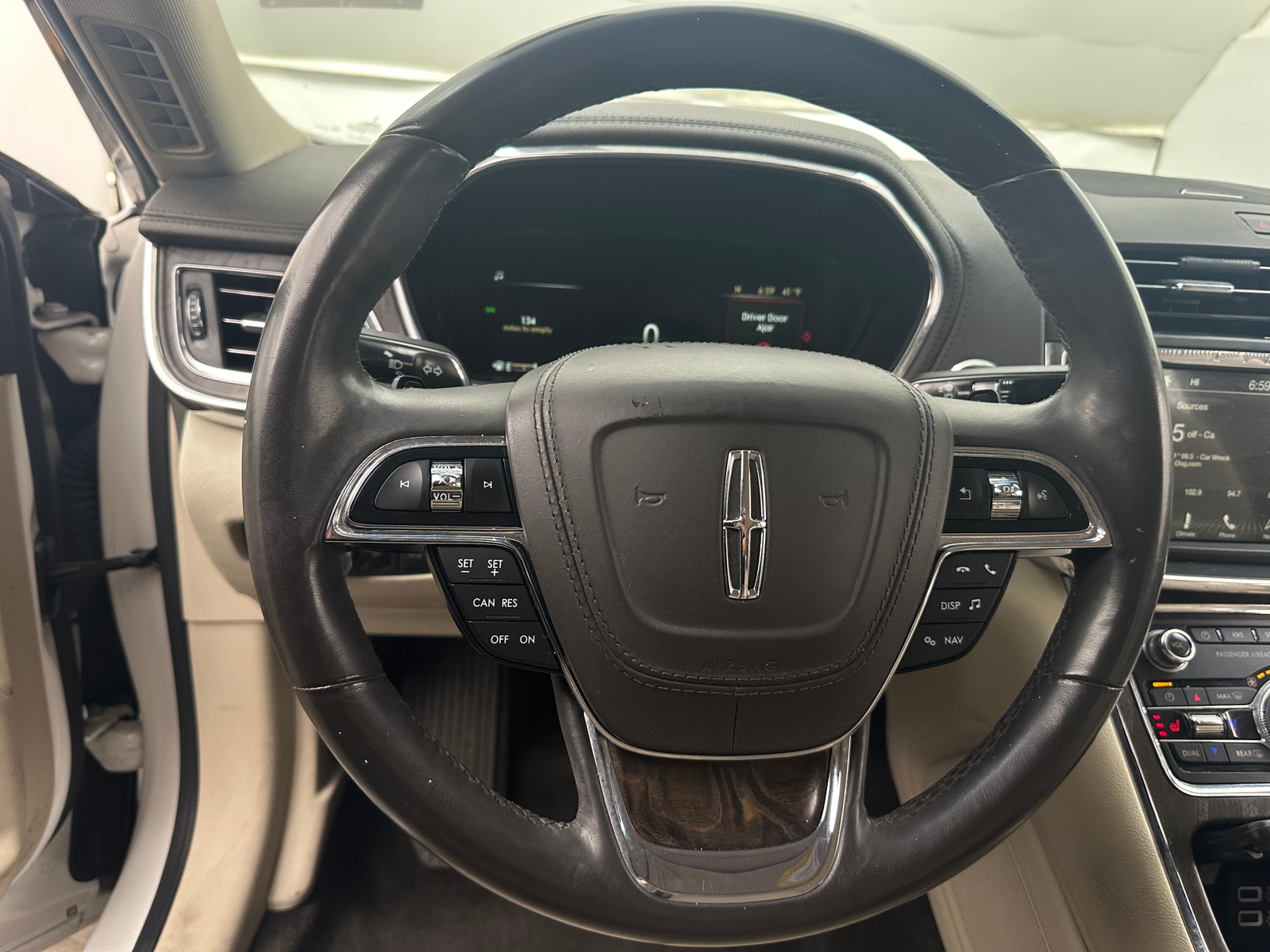 Thumbnail: 2017 Lincoln Continental - 4